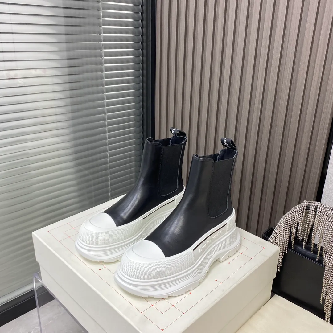 👟👟Ex-factory price 560👟👟 Women's shoe factory Alexander Mcqueen/McQueen 22 autumn and winter series Martin boots short boots, original development and the highest version. The style is simple and elegant. Another long-leg artifact. The height of the boot is just right. Highly recommended for small girls. Imported cowhide for the upper and imported sheepskin for the lining. T👟👟Ex-factory price U combination outsole Size: Women 35-40,